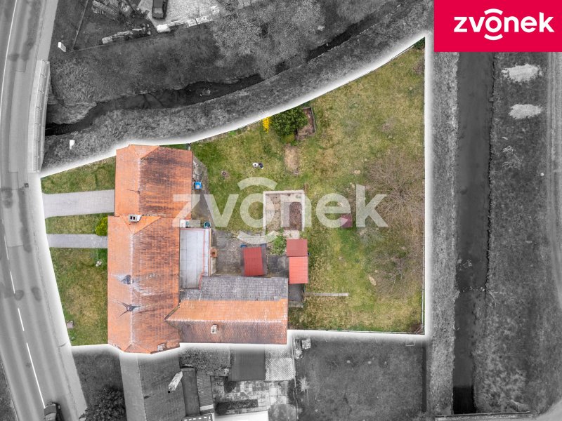Prostorný rodinný dům se zahradou 1 050 m², garáží a velkým potenciálem – Bílovice u Uherského Hradiště