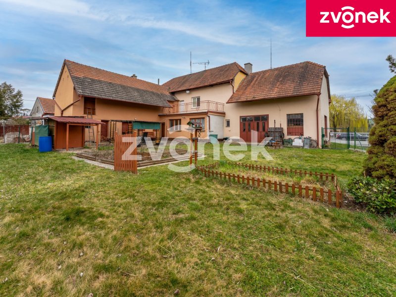 Prostorný rodinný dům se zahradou 1 050 m², garáží a velkým potenciálem – Bílovice u Uherského Hradiště