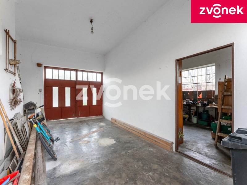 Prostorný rodinný dům se zahradou 1 050 m², garáží a velkým potenciálem – Bílovice u Uherského Hradiště