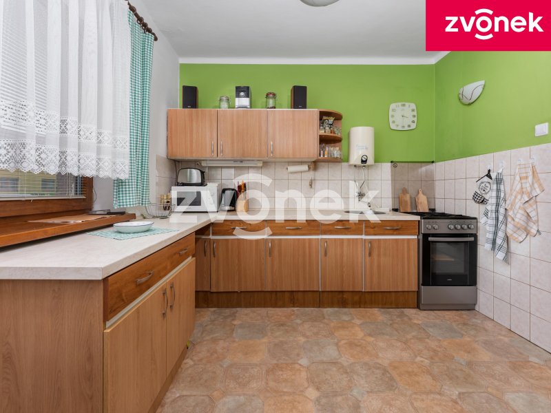 Prostorný rodinný dům se zahradou 1 050 m², garáží a velkým potenciálem – Bílovice u Uherského Hradiště