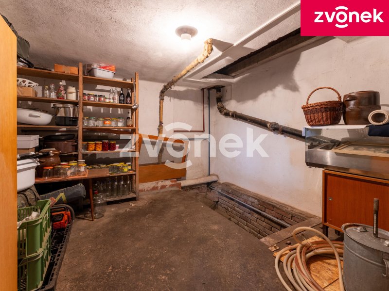 Prostorný rodinný dům se zahradou 1 050 m², garáží a velkým potenciálem – Bílovice u Uherského Hradiště