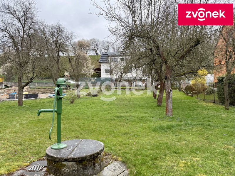 Stavební pozemek Zlín - Lužkovice, s chatou.