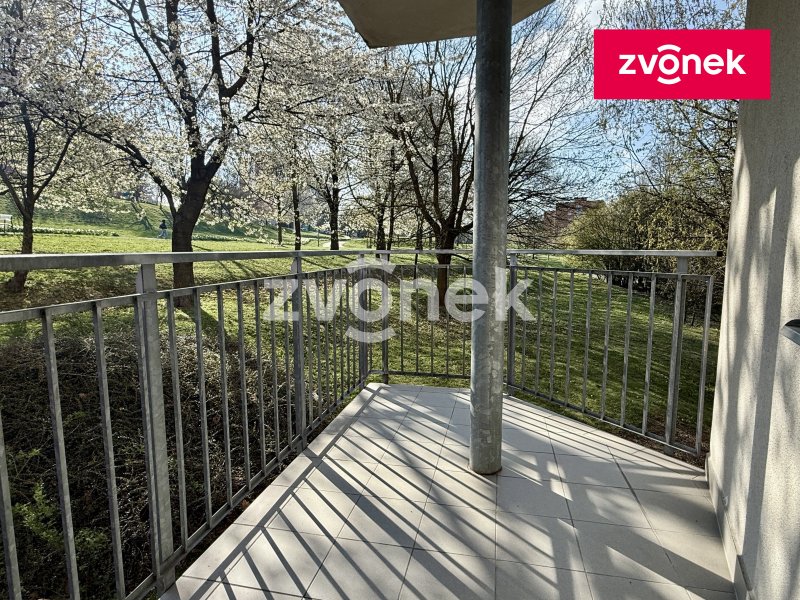 2+kk U Centrálního parku, velký balkón, pěkný výhled do zeleně