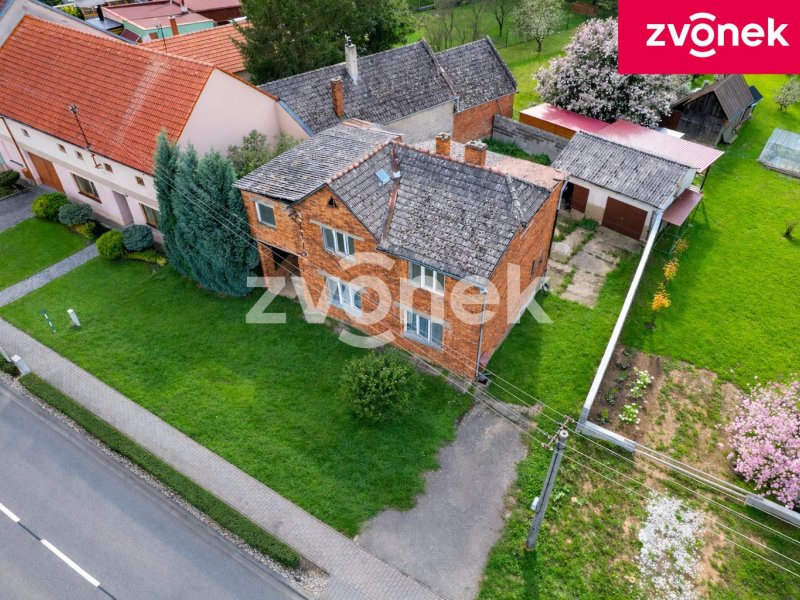 Pozemek s domem k rekonstrukci Sazovice