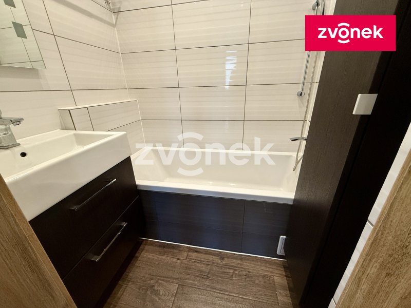 3+1 Malenovice, rekonstruovaný byt v pěkném a klidném prostředí