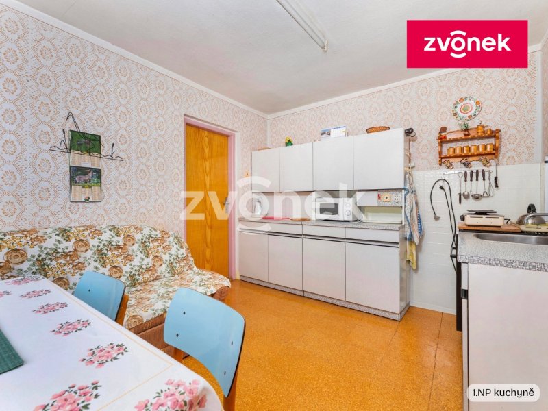 Rodinné sídlo s velkorysou zahradou 1 144 m² na prestižní adrese v Lukově
