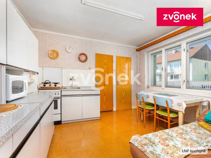 Rodinné sídlo s velkorysou zahradou 1 144 m² na prestižní adrese v Lukově