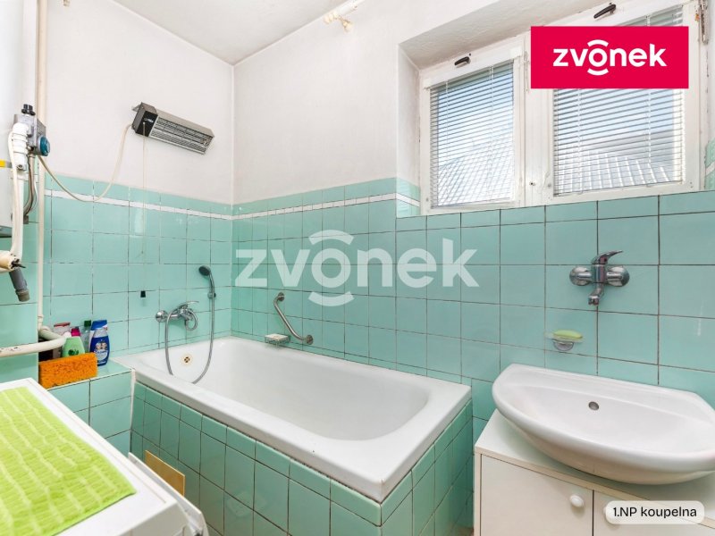 Rodinné sídlo s velkorysou zahradou 1 144 m² na prestižní adrese v Lukově