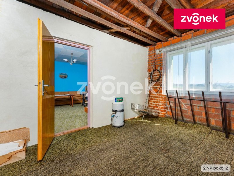 Rodinné sídlo s velkorysou zahradou 1 144 m² na prestižní adrese v Lukově