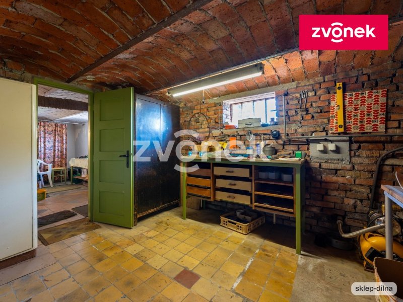 Rodinné sídlo s velkorysou zahradou 1 144 m² na prestižní adrese v Lukově