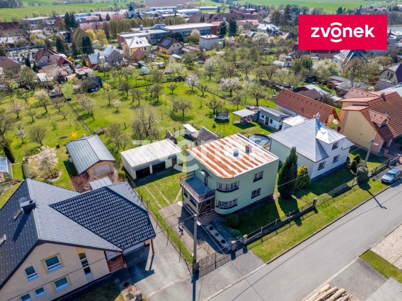 Rodinné sídlo s velkorysou zahradou 1 144 m² na prestižní adrese v Lukově