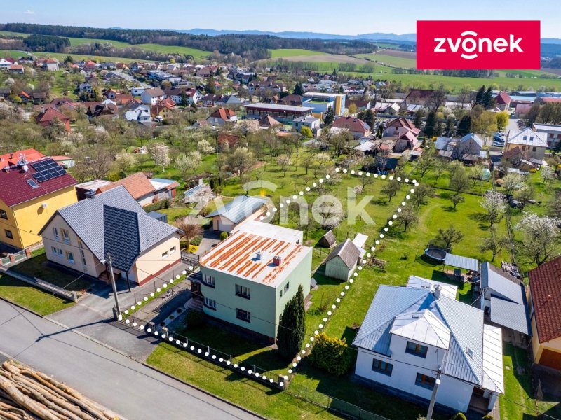 Rodinné sídlo s velkorysou zahradou 1 144 m² na prestižní adrese v Lukově