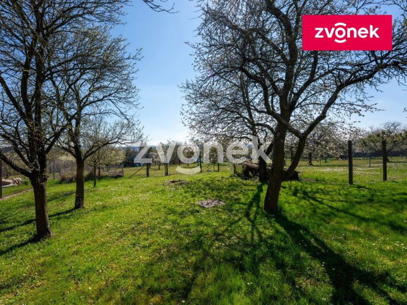 Rodinné sídlo s velkorysou zahradou 1 144 m² na prestižní adrese v Lukově