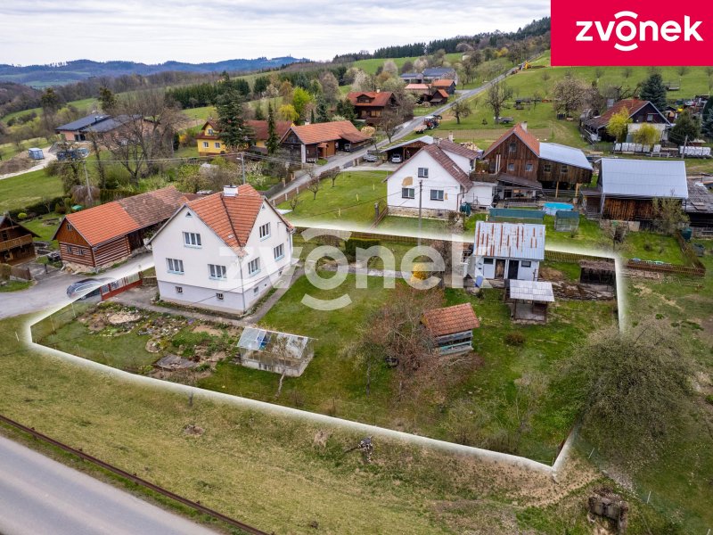 Prostorný dům v obci Ublo u Vizovic: Velká zahrada, dílna a potenciál pro podnikání