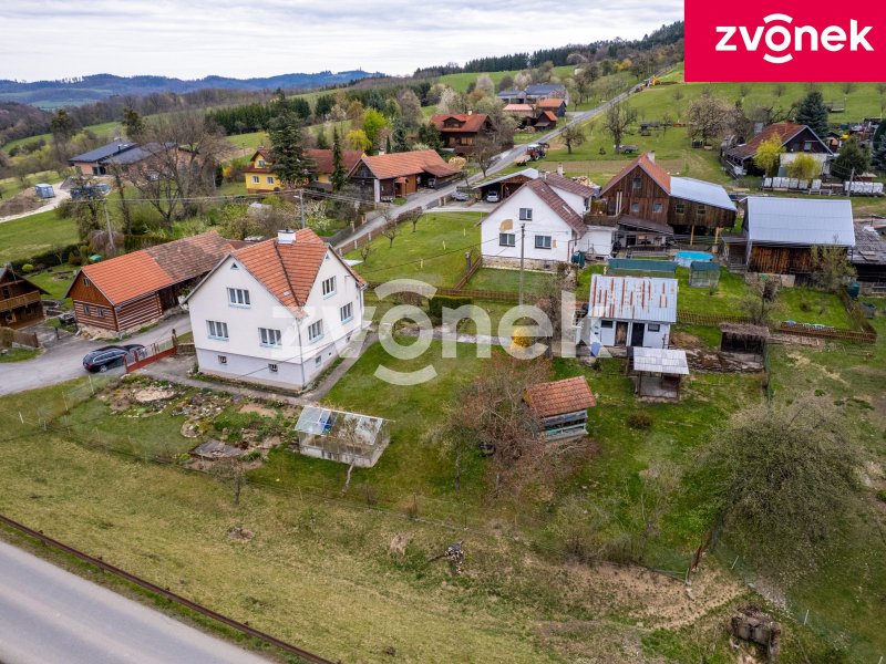 Prostorný dům v obci Ublo u Vizovic: Velká zahrada, dílna a potenciál pro podnikání