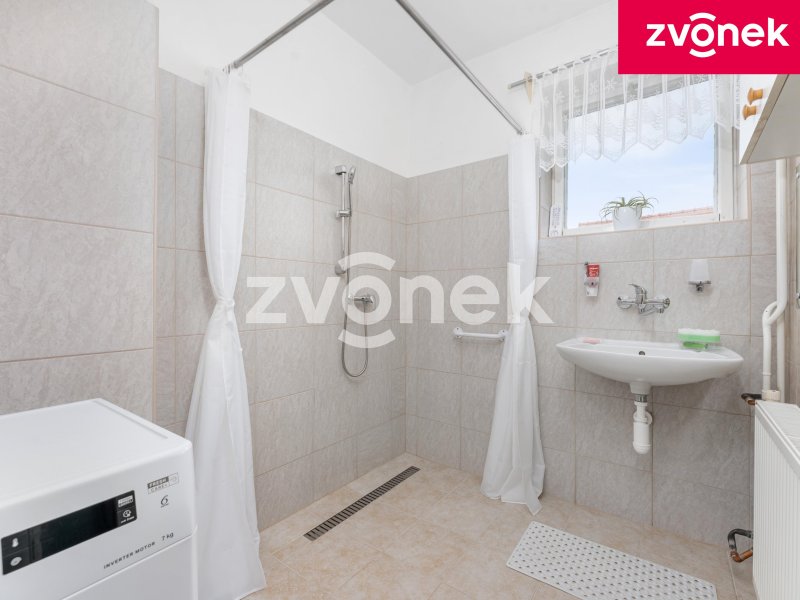 Prostorný dům v obci Ublo u Vizovic: Velká zahrada, dílna a potenciál pro podnikání