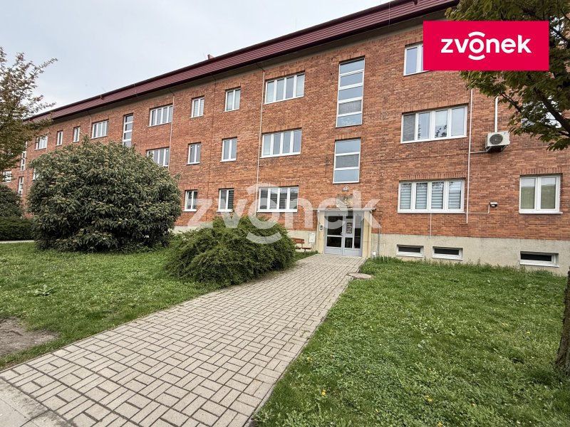 Byt 3+1 Otrokovice- Školní (Baťov), po rekonstrukci, zařízený, ihned k nastěhování.