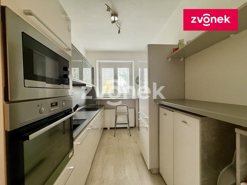 Byt 3+1 Otrokovice- Školní (Baťov), po rekonstrukci, zařízený, ihned k nastěhování.