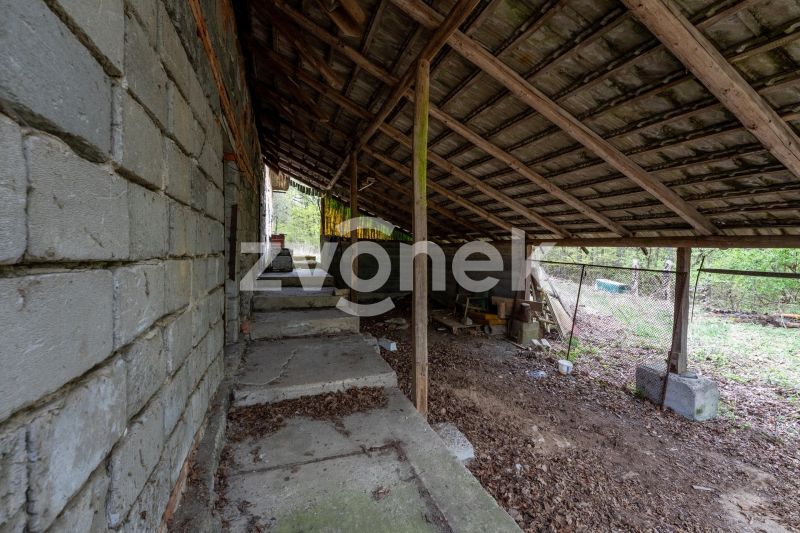 Výjimečný pozemek s domem na samotě u lesa, Březnice u Zlína