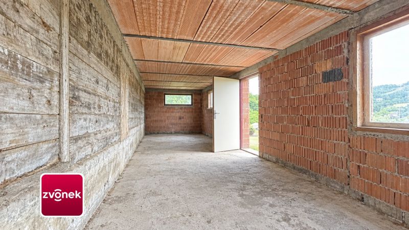 Domek k dokončení s možností rozšíření, pozemkem přes 1 000 m² a nádherným výhledem – Jaroslavice u Zlína