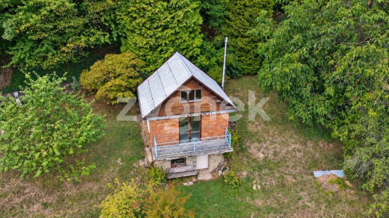 Domek k dokončení s možností rozšíření, pozemkem přes 1 000 m² a nádherným výhledem – Jaroslavice u Zlína