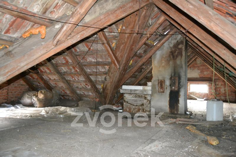 Rodinný dům v Hošťálkové + pozemky