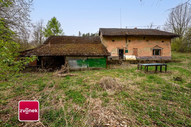 Výjimečný pozemek s domem na samotě u lesa, Březnice u Zlína