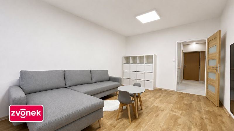 Pronájem moderně zrekonstruovaného bytu 2+1 se dvěma lodžiemi – Zlín, ulice Družstevní