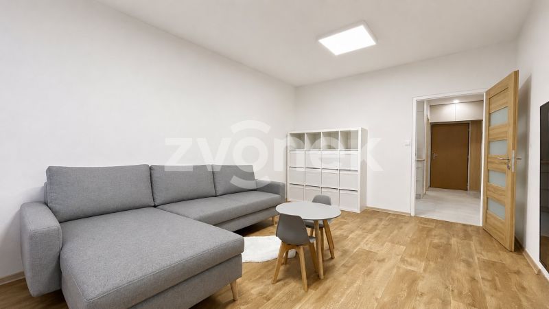 Pronájem moderně zrekonstruovaného bytu 2+1 se dvěma lodžiemi – Zlín, ulice Družstevní