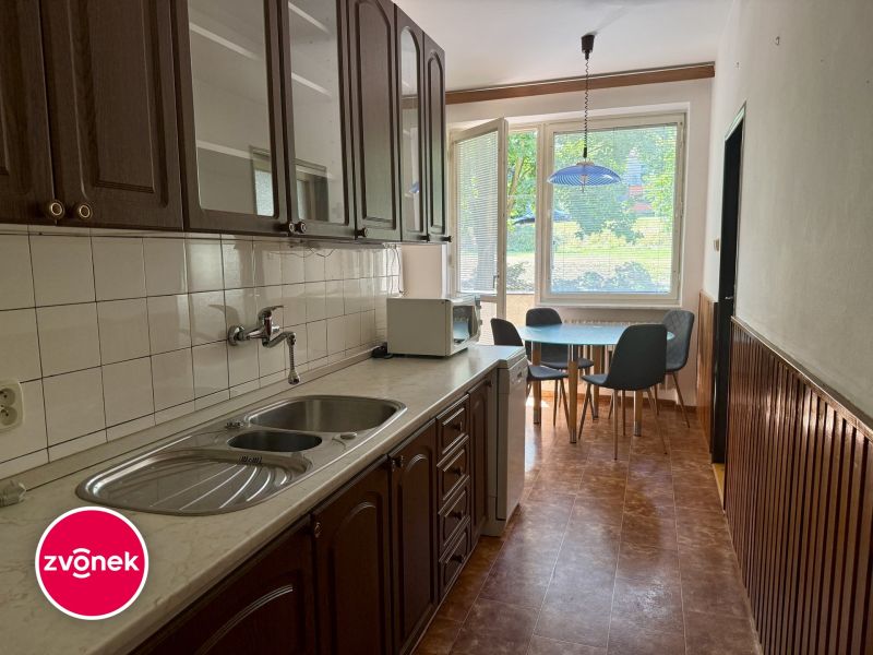 Prostorný byt 3+1 pro 4 studenty (za os. 5.500,- Kč), pěkná a klidná lokalita Zlína - Přílucká