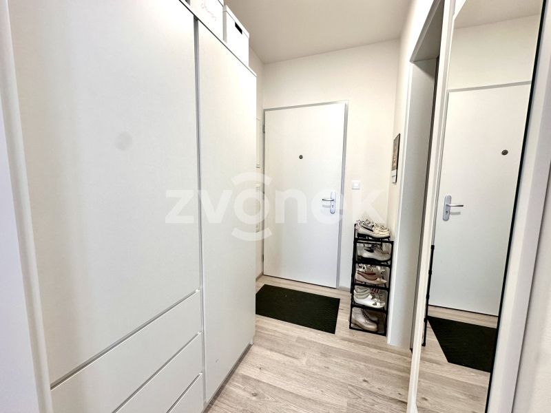 Pronájem moderní novostavby 1+kk s parkováním na Tyršově nábřeží ve Zlíně
