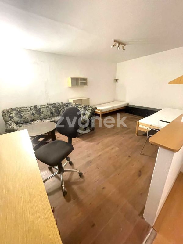 Pronájem 2+kk Zlín - centrum, ul. Zarámí