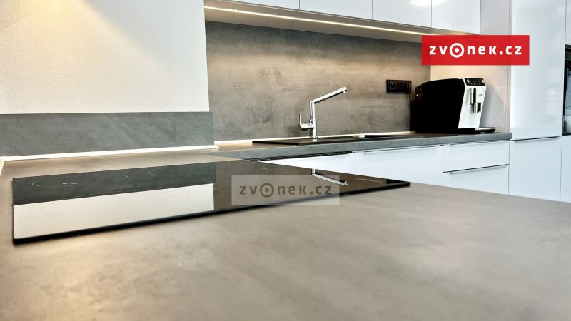 Byt 2+kk Malenovice, parkovací stání