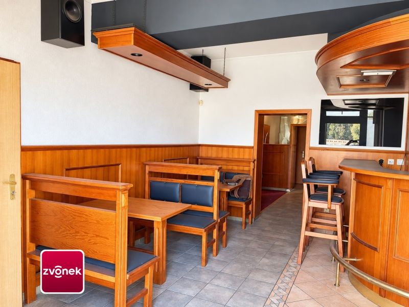 Pronájem vybavené restaurace 165 m² se salonky a sklípkem v Otrokovicích