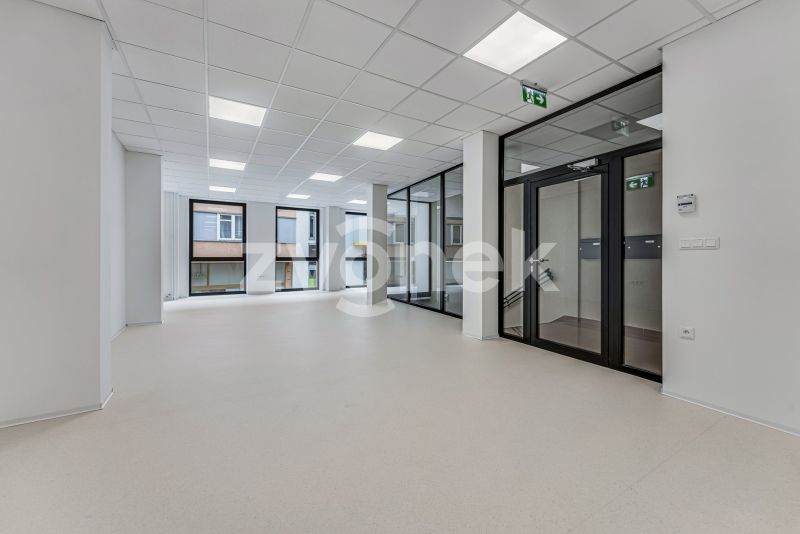 Pronájem nebytových prostor 108 m² + až 4x parkovací stání, ulice Rašínova, Zlín