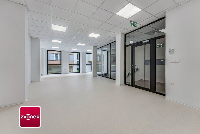 Pronájem nebytových prostor 108 m² + až 4x parkovací stání, ulice Rašínova, Zlín