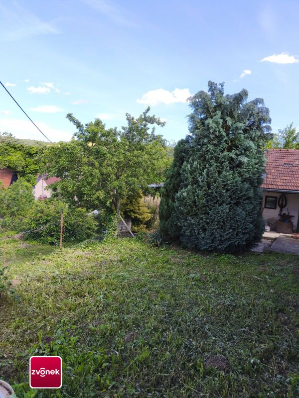 Prodej domu se zahradou, Komňa
