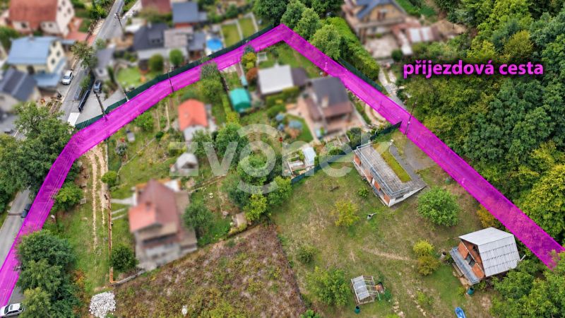 Domek k dokončení s možností rozšíření, pozemkem přes 1 000 m² a nádherným výhledem – Jaroslavice u Zlína