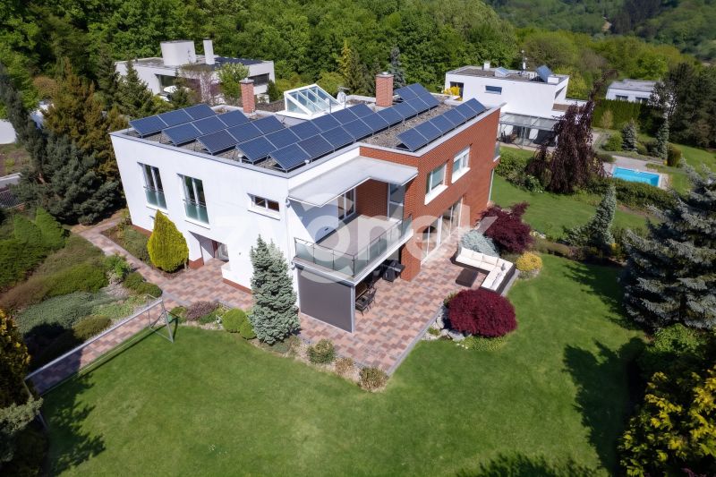 Velkorysá rodinná vila 7+1, 479 m², pozemek 1 503 m² – Zlín, Nivy IV