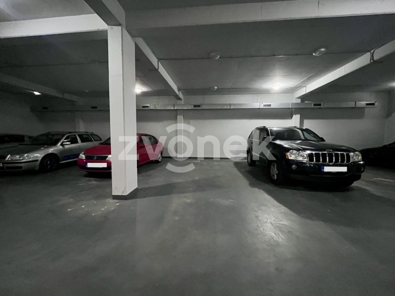 Pronájem garážového stání 18 m², Zlín