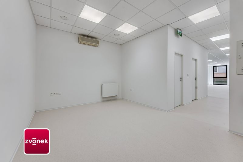 Pronájem nebytových prostor 108 m² + až 4x parkovací stání, ulice Rašínova, Zlín