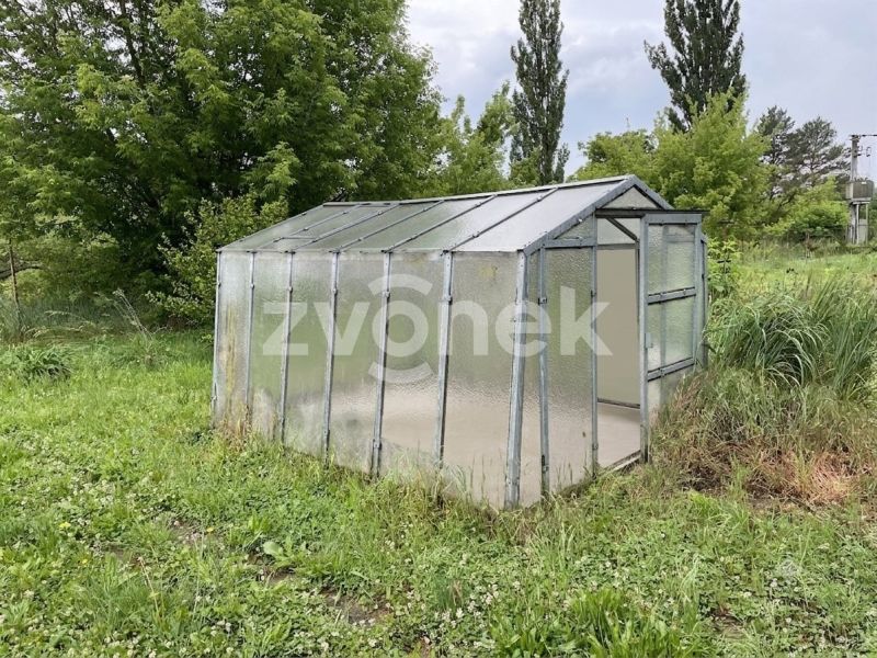 Pronájem chatky se zahradou u vodního a zábavního areálu Štěrkoviště – Otrokovice (Sad Míru)