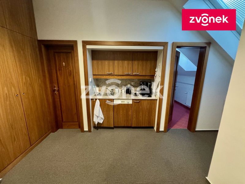 Pronájem kanceláře 460 m², Zlín