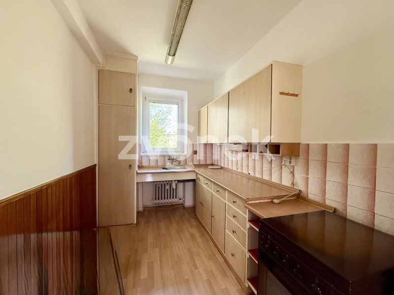 Prodej zděného  bytu 3+1 s balkonem, Zlín - Obeciny, ihned volný.