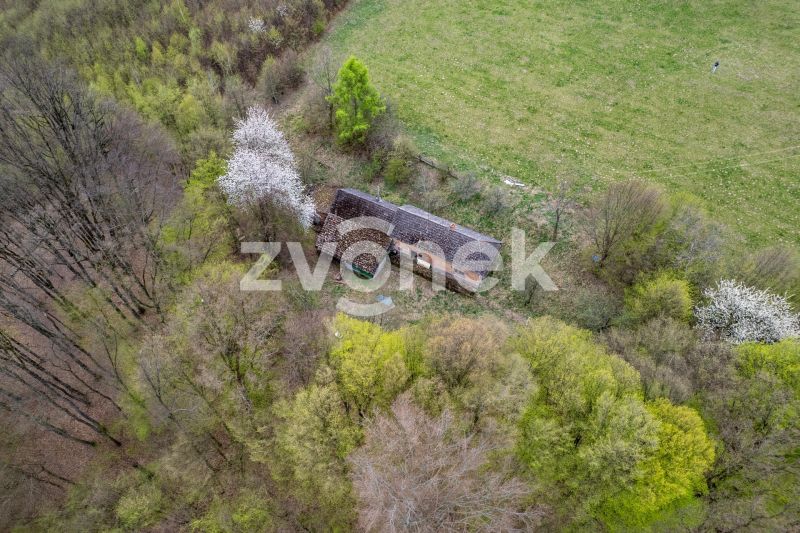 Výjimečný pozemek s domem na samotě u lesa, Březnice u Zlína