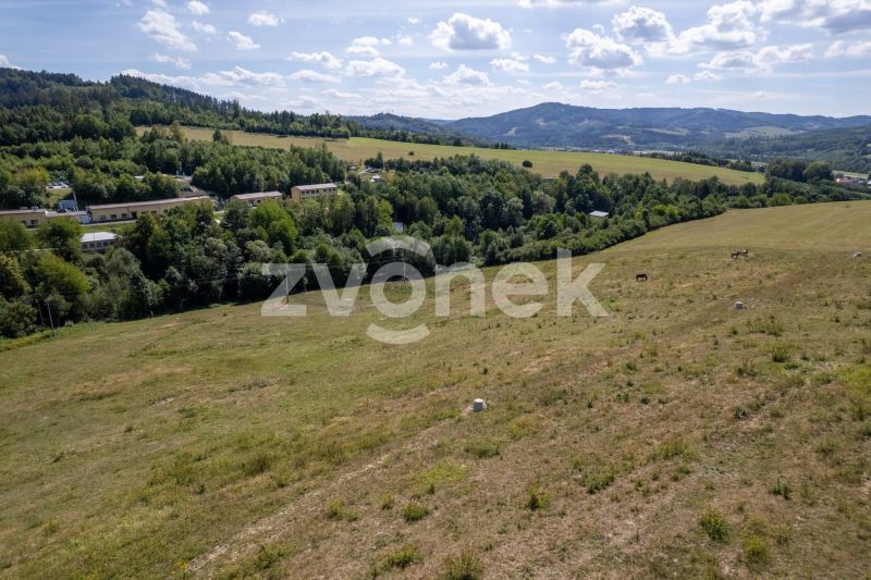 Prodej stavebního pozemku v Jablůnce 1051 m2, s projektem roubené stavby