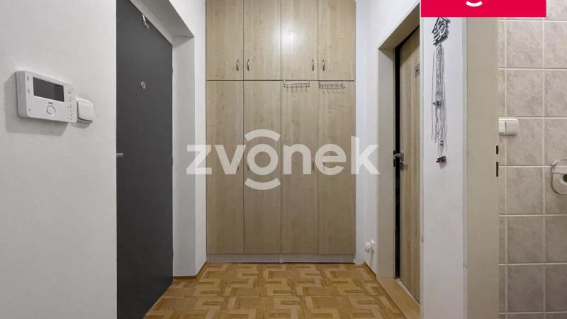 Bydlení v atraktivní lokalitě: Pronájem moderního bytu 3+kk s lodžií, ulice Podlesí I – Jižní Svahy !