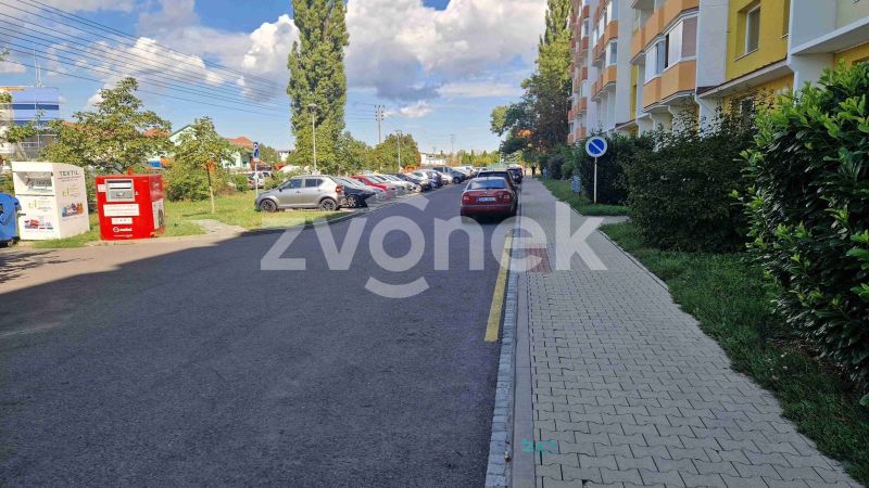 Pronájem prostorného bytu 2+1, sídliště Na Rybníku, Uherské Hradiště
