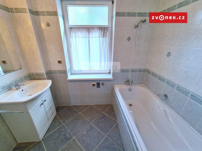 Pronájem rodinného domu 200 m², Zlín