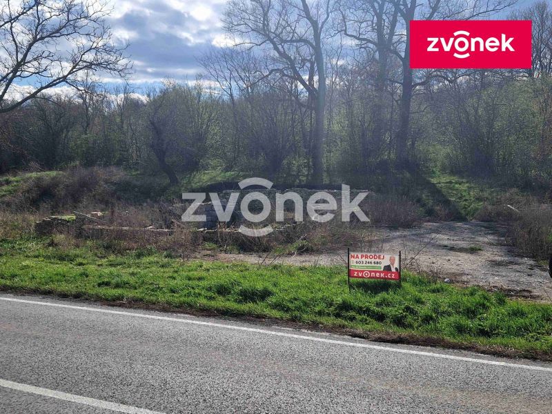 Prodej komerčního pozemku 4 667 m², Velká nad Veličkou